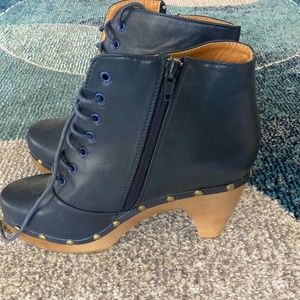 NYLA Size 8 ankle bootie